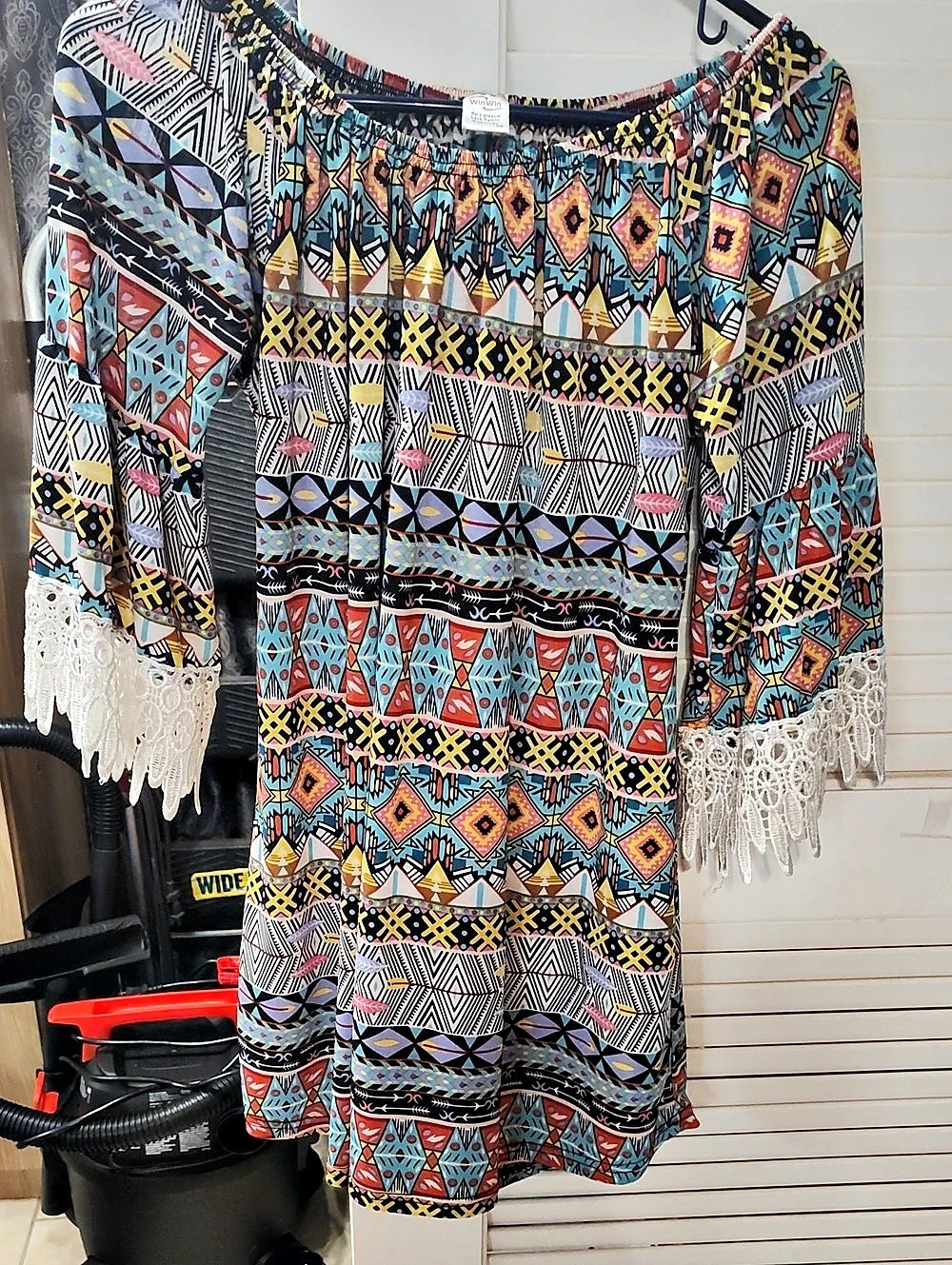 WinWin Half Sleeve Lace Tunic Geometric Multicolor Tunic Size XL Like New